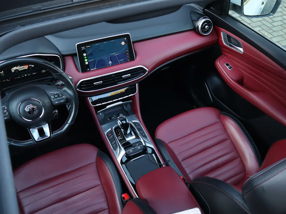 1.5 TGDI Luxury 258PK Black Edition panoramadak SOH 97% I Leer I elek.stoelen I apple carplay I 360 I Winterpakket I Panoramadak I