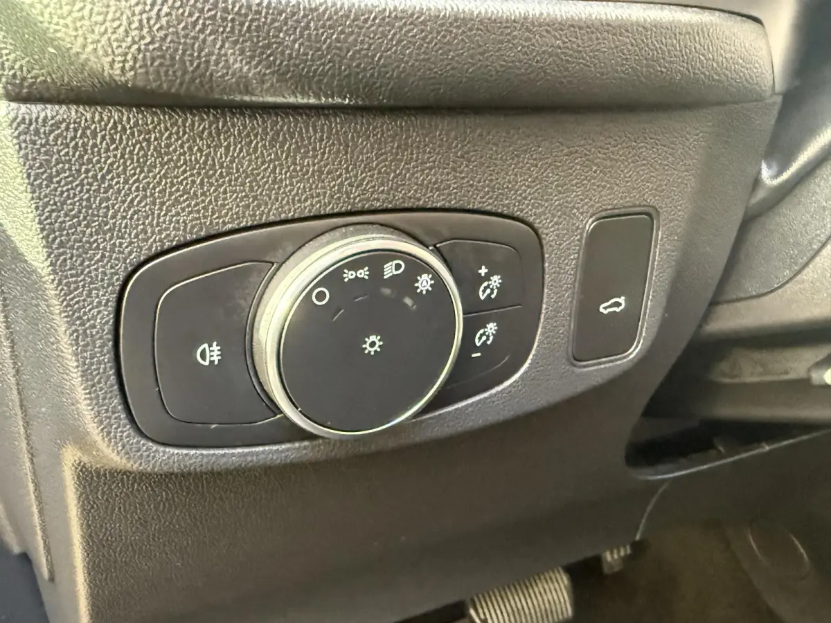 1.0 EcoBoost Hybrid ST Line | Winter Pack | PDC + Camera | Climate control | Apple Carplay/Android Auto |