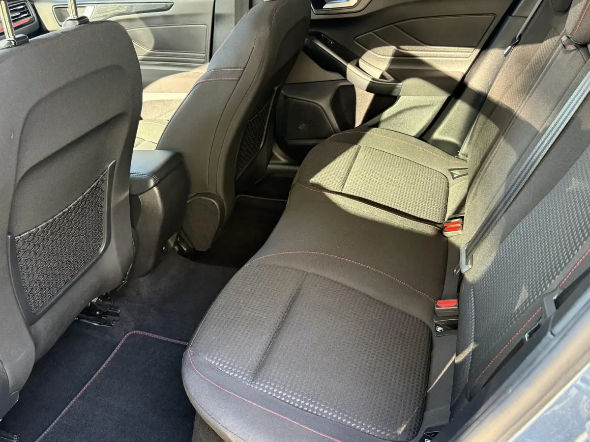 1.0 EcoBoost Hybrid ST Line | Winter Pack | PDC + Camera | Climate control | Apple Carplay/Android Auto |