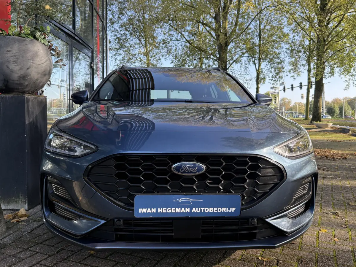 1.0 EcoBoost Hybrid ST Line | Winter Pack | PDC + Camera | Climate control | Apple Carplay/Android Auto |