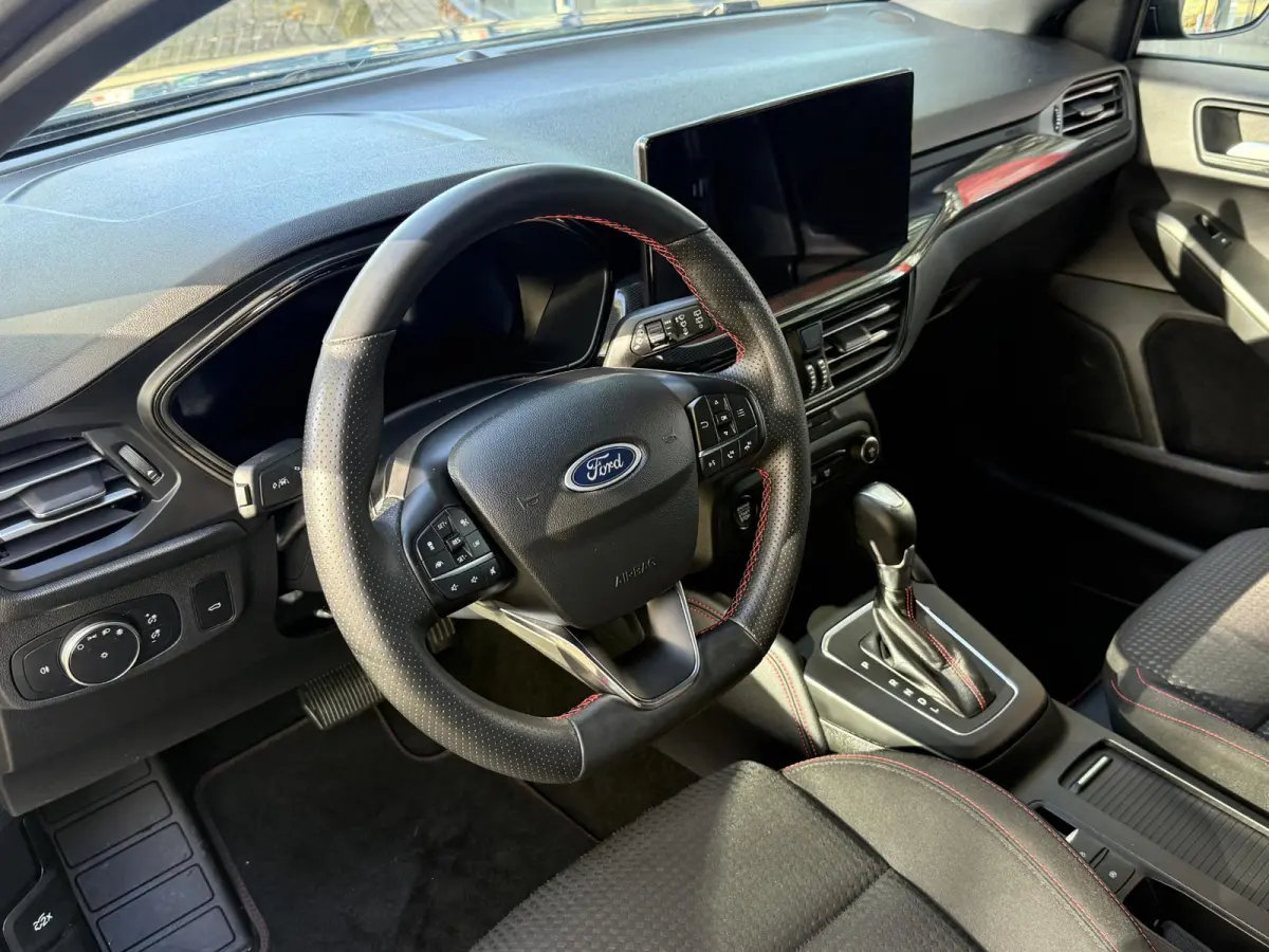 1.0 EcoBoost Hybrid ST Line | Winter Pack | PDC + Camera | Climate control | Apple Carplay/Android Auto |