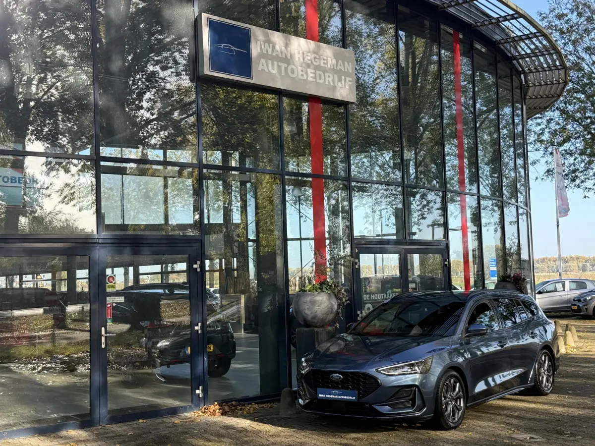 1.0 EcoBoost Hybrid ST Line | Winter Pack | PDC + Camera | Climate control | Apple Carplay/Android Auto |