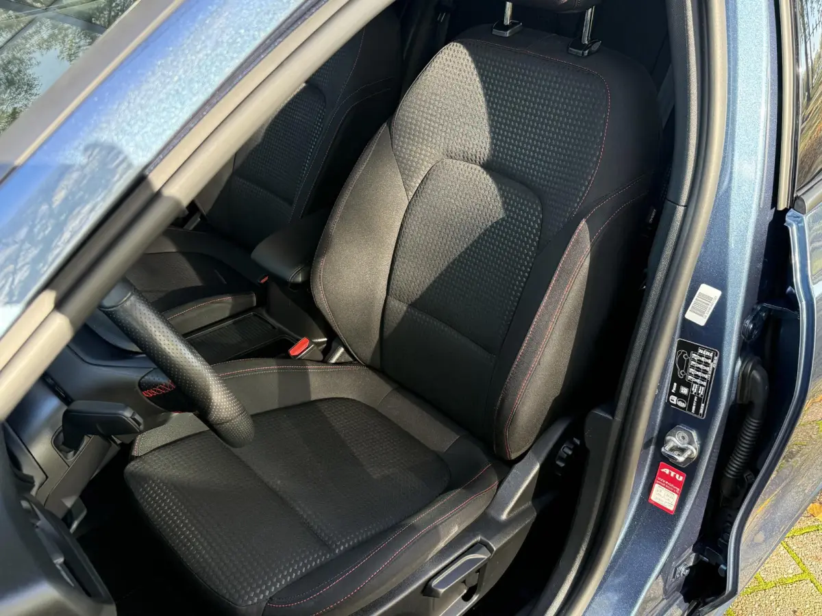 1.0 EcoBoost Hybrid ST Line | Winter Pack | PDC + Camera | Climate control | Apple Carplay/Android Auto |