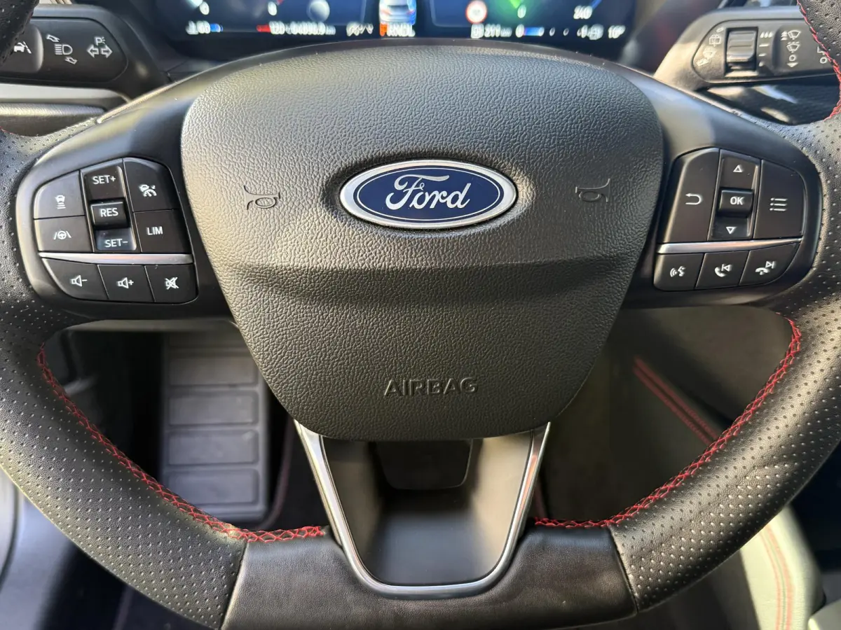 1.0 EcoBoost Hybrid ST Line | Winter Pack | PDC + Camera | Climate control | Apple Carplay/Android Auto |