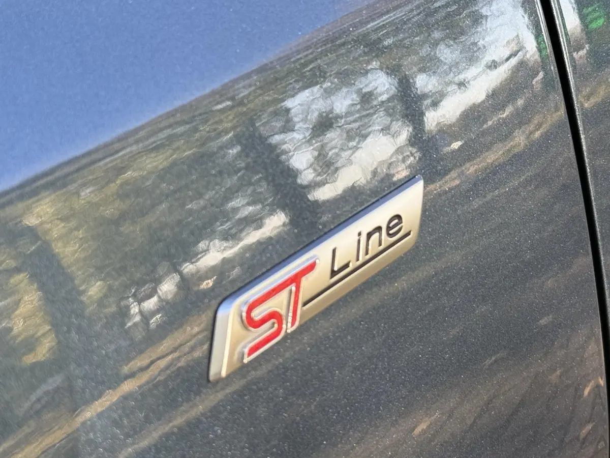 1.0 EcoBoost Hybrid ST Line | Winter Pack | PDC + Camera | Climate control | Apple Carplay/Android Auto |