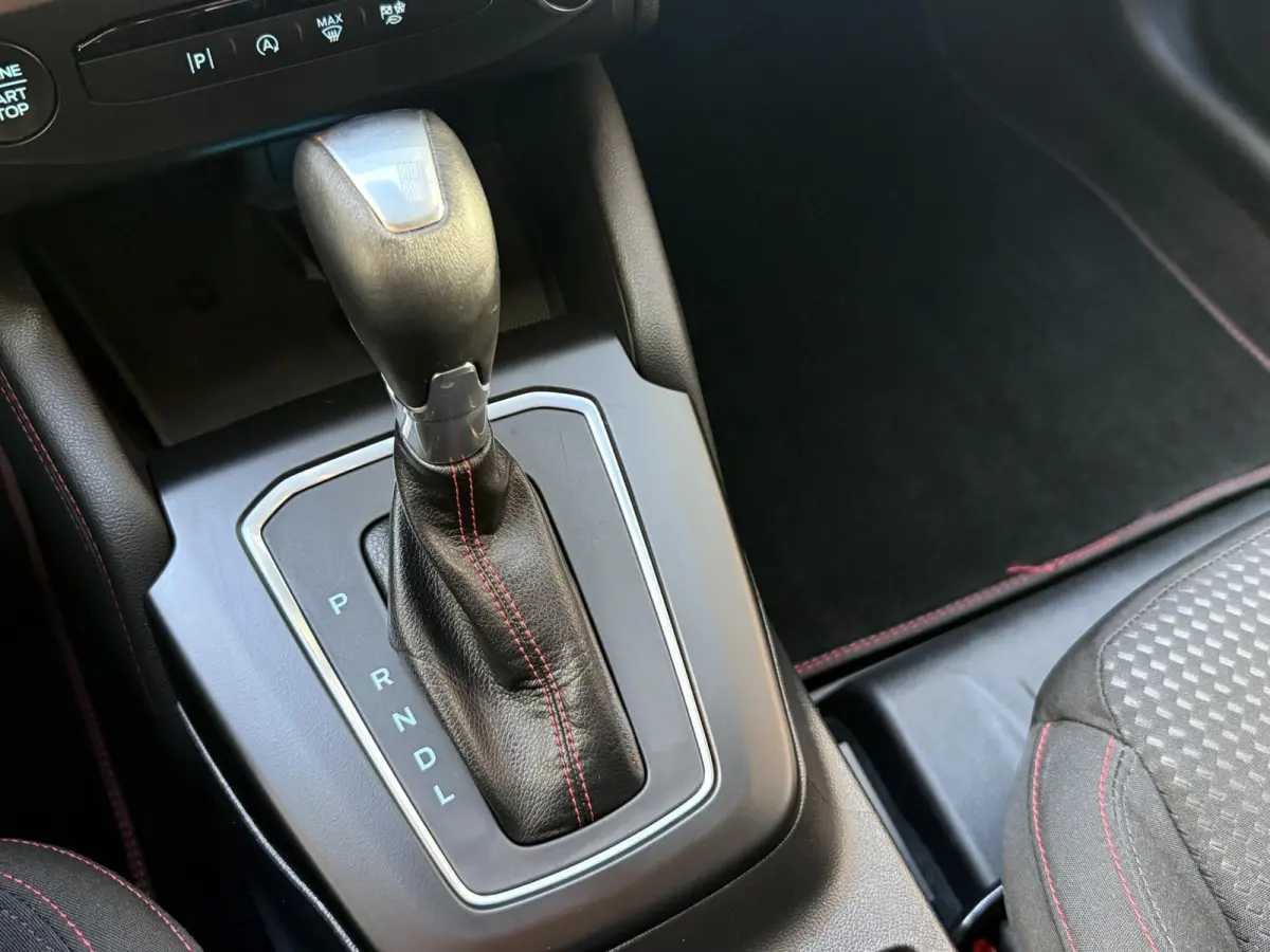 1.0 EcoBoost Hybrid ST Line | Winter Pack | PDC + Camera | Climate control | Apple Carplay/Android Auto |