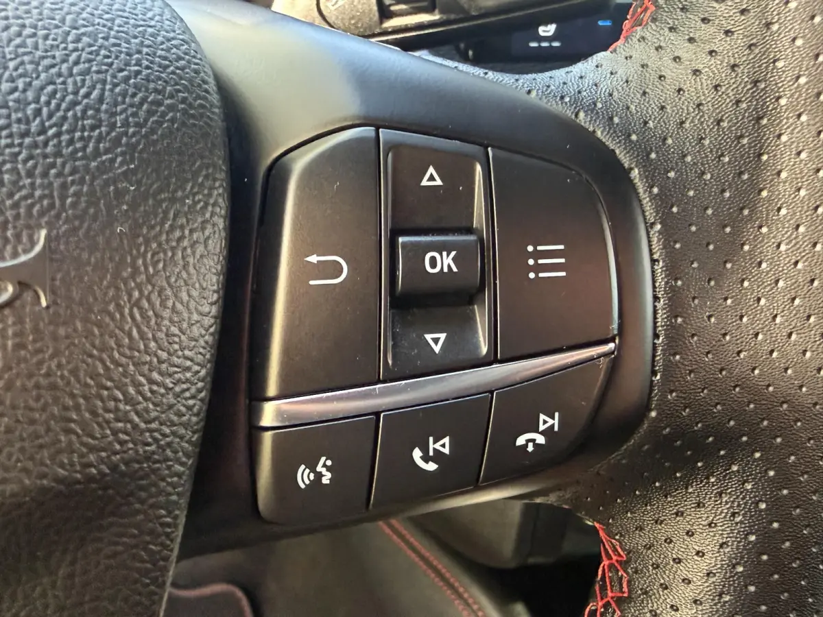 1.0 EcoBoost Hybrid ST Line | Winter Pack | PDC + Camera | Climate control | Apple Carplay/Android Auto |