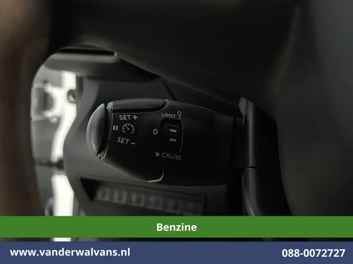 1.2 PureTech 130pk Automaat Benzine L1H1 Euro6 Airco | 3-zits | Camera | Navigatie | Apple Carplay Cruisecontrol, Android Auto, Parkeersensoren, Bijrijdersbank, BPM VRIJ