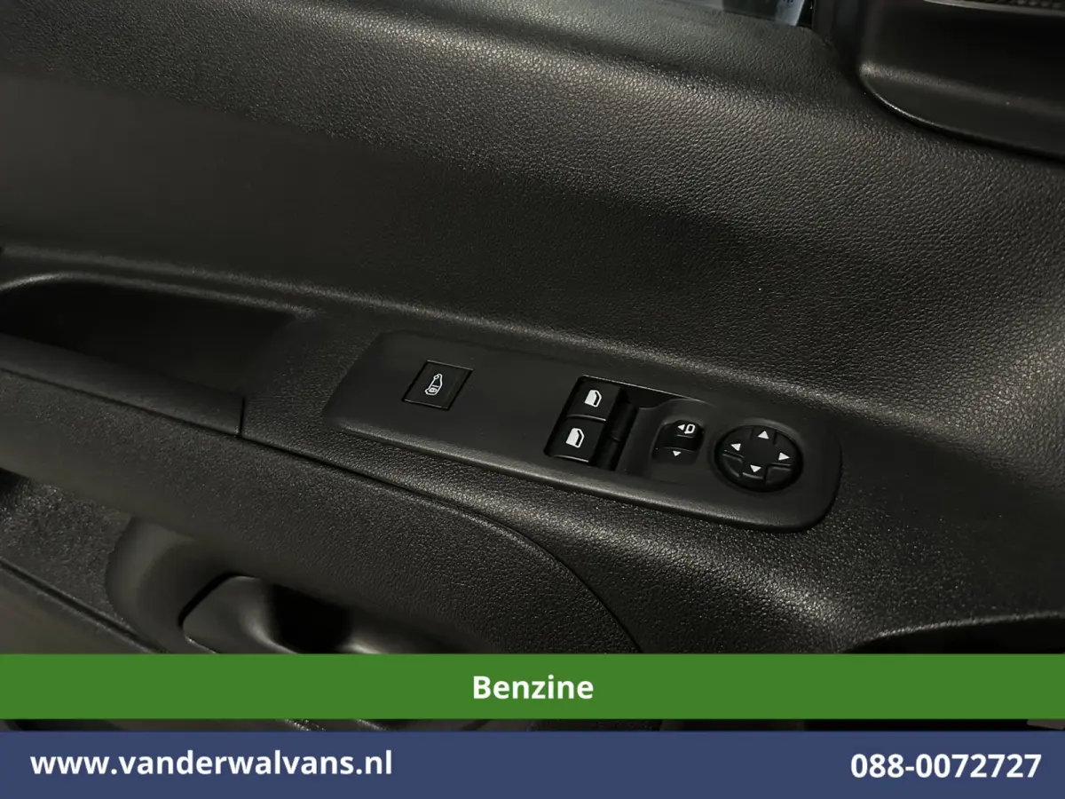 1.2 PureTech 130pk Automaat Benzine L1H1 Euro6 Airco | 3-zits | Camera | Navigatie | Apple Carplay Cruisecontrol, Android Auto, Parkeersensoren, Bijrijdersbank, BPM VRIJ