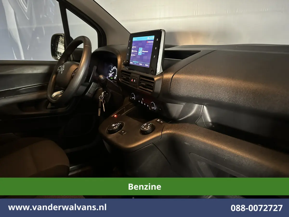 1.2 PureTech 130pk Automaat Benzine L1H1 Euro6 Airco | 3-zits | Camera | Navigatie | Apple Carplay Cruisecontrol, Android Auto, Parkeersensoren, Bijrijdersbank, BPM VRIJ