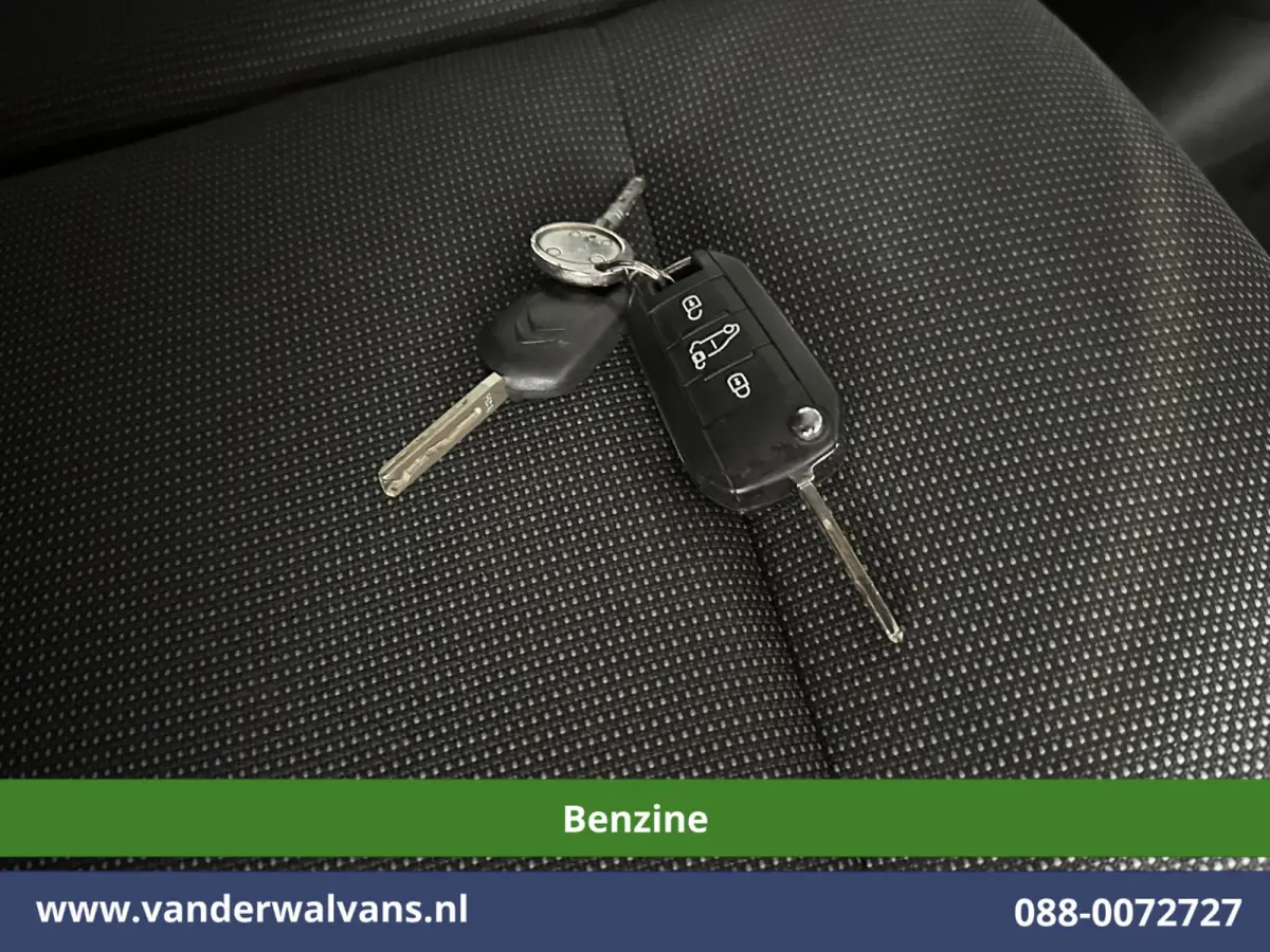 1.2 PureTech 130pk Automaat Benzine L1H1 Euro6 Airco | 3-zits | Camera | Navigatie | Apple Carplay Cruisecontrol, Android Auto, Parkeersensoren, Bijrijdersbank, BPM VRIJ