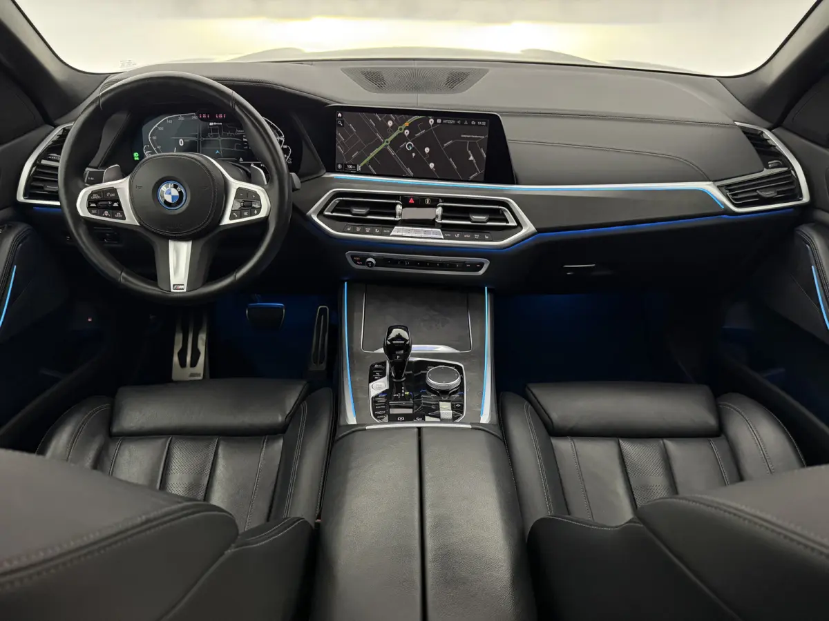 xDrive45e M-Sport Shadowline | Luchtvering | Pano | Camera | Virtual | HuD | Memory | Sfeer | Carplay