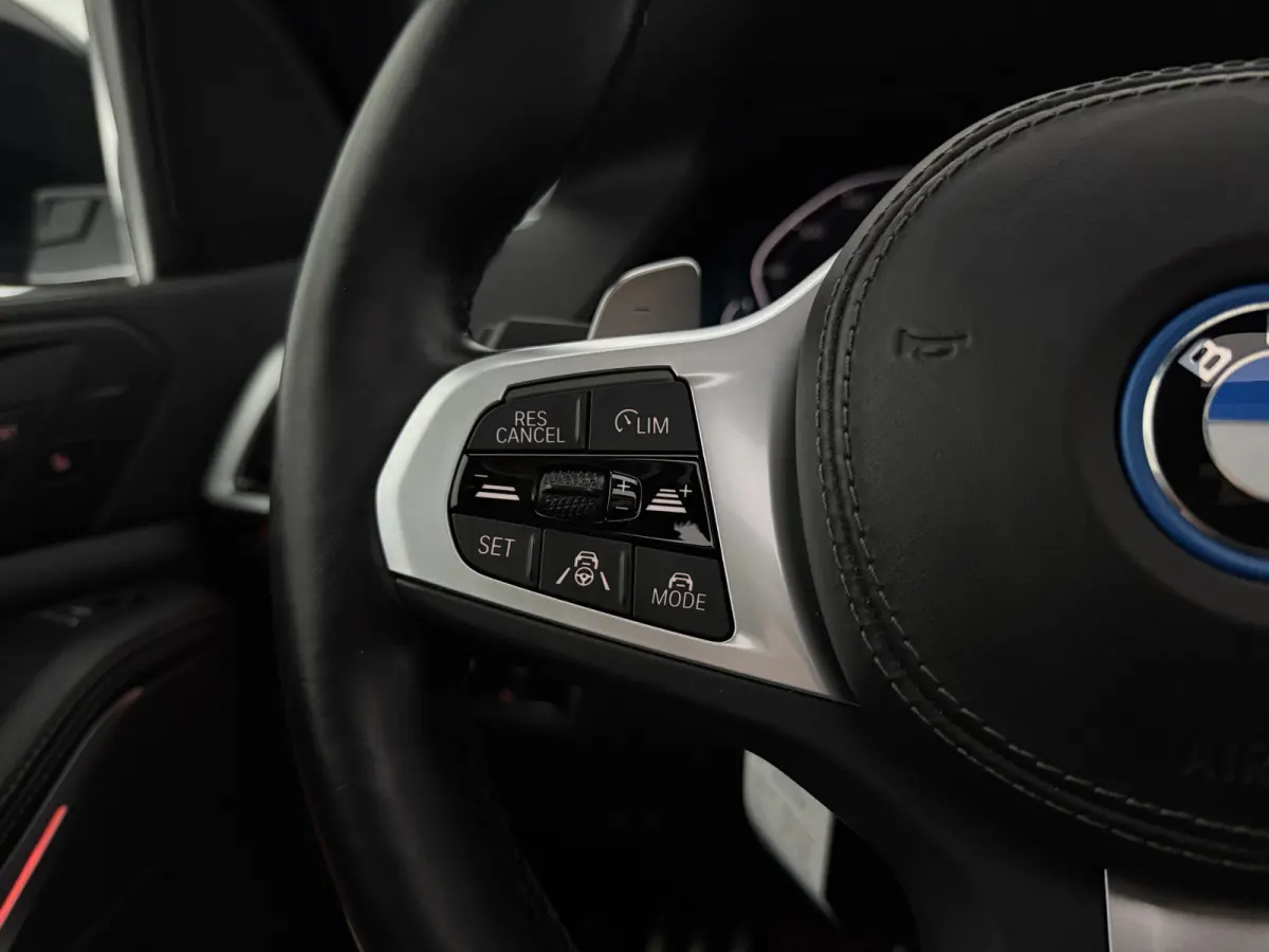 xDrive45e M-Sport Shadowline | Luchtvering | Pano | Camera | Virtual | HuD | Memory | Sfeer | Carplay