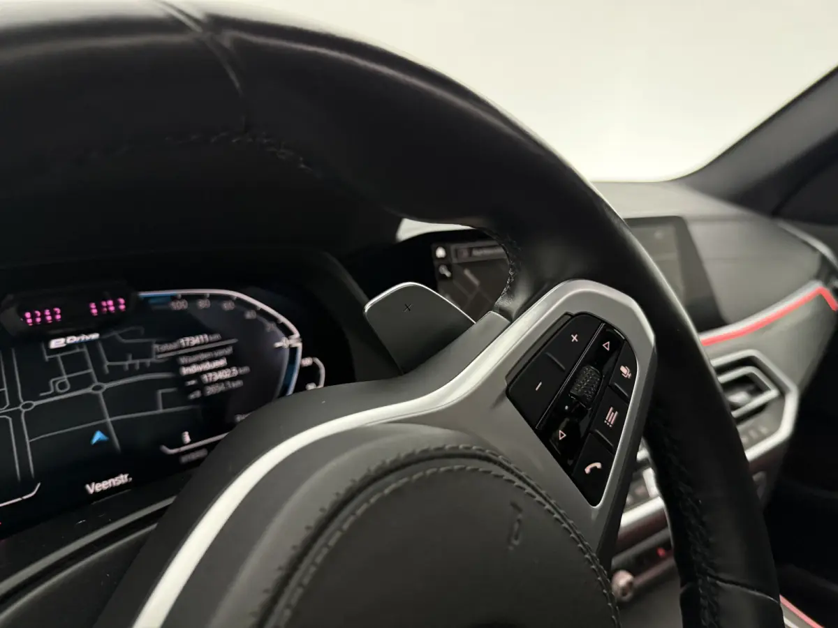 xDrive45e M-Sport Shadowline | Luchtvering | Pano | Camera | Virtual | HuD | Memory | Sfeer | Carplay
