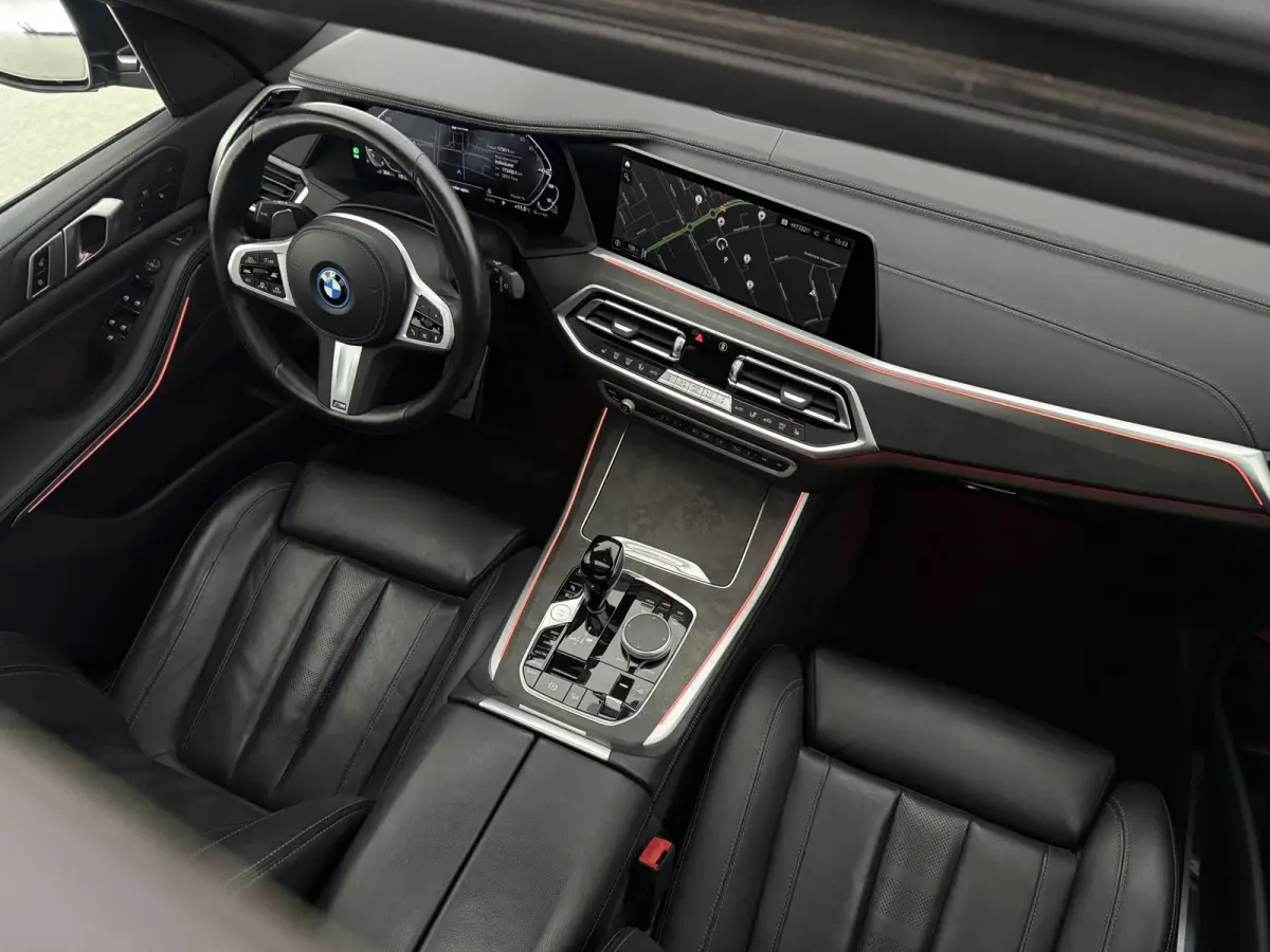xDrive45e M-Sport Shadowline | Luchtvering | Pano | Camera | Virtual | HuD | Memory | Sfeer | Carplay