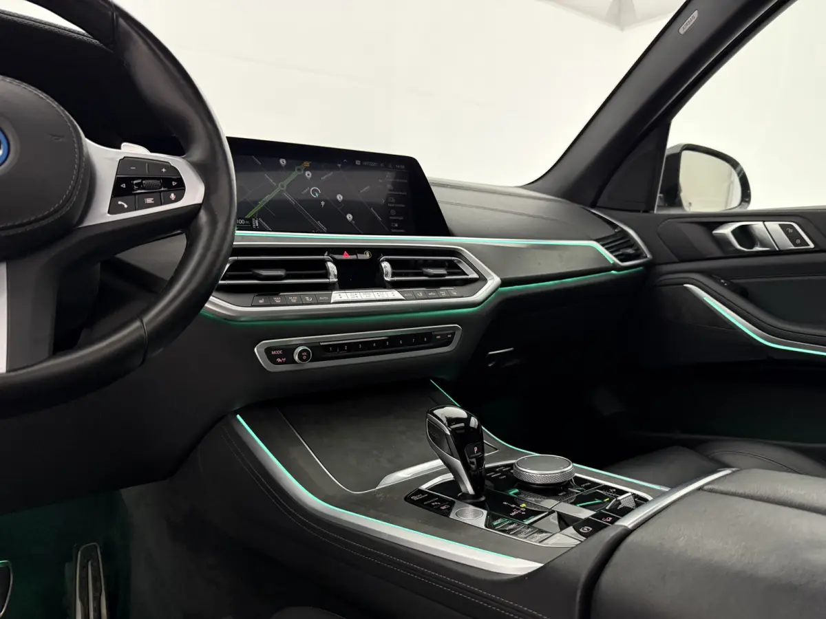 xDrive45e M-Sport Shadowline | Luchtvering | Pano | Camera | Virtual | HuD | Memory | Sfeer | Carplay