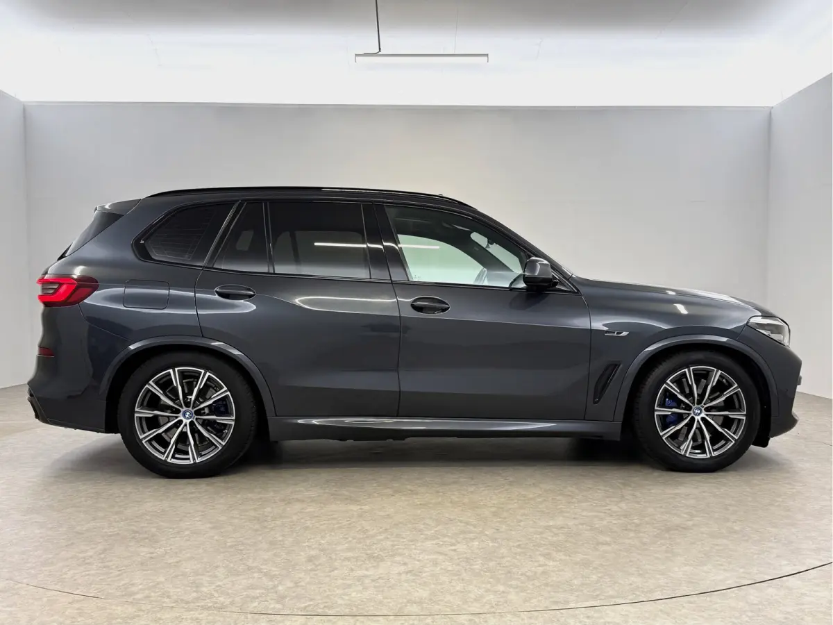 xDrive45e M-Sport Shadowline | Luchtvering | Pano | Camera | Virtual | HuD | Memory | Sfeer | Carplay