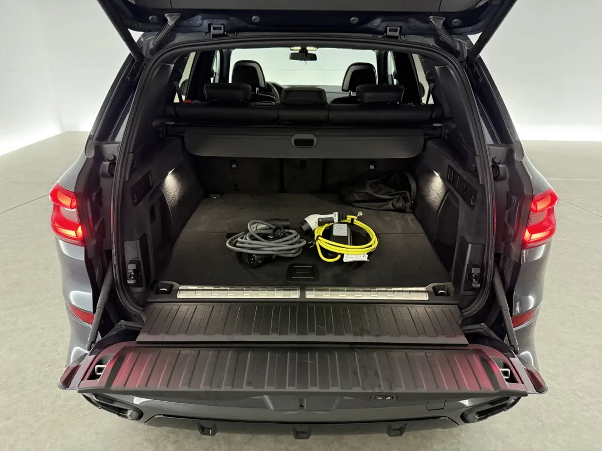 xDrive45e M-Sport Shadowline | Luchtvering | Pano | Camera | Virtual | HuD | Memory | Sfeer | Carplay