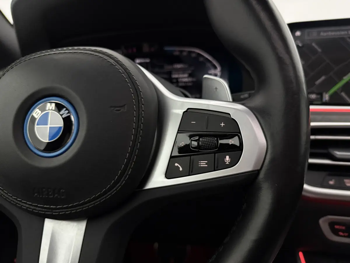 xDrive45e M-Sport Shadowline | Luchtvering | Pano | Camera | Virtual | HuD | Memory | Sfeer | Carplay
