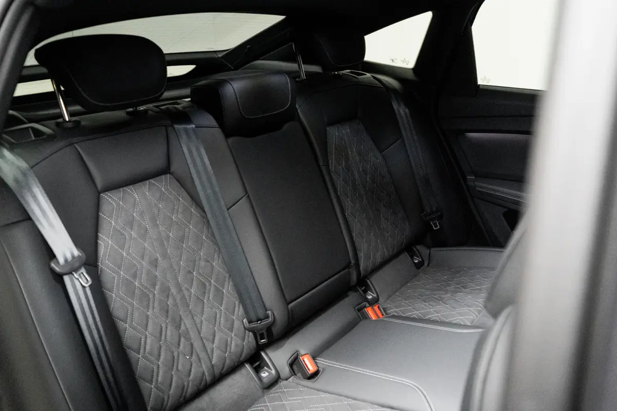 45 S Edition 82 kWh | ACC | S-Line interieur | Stoel- en stuurwielverwarming | Elektrische achterklep | 20 inch lichtmetalen velgen | VERLENGDE GARANTIE