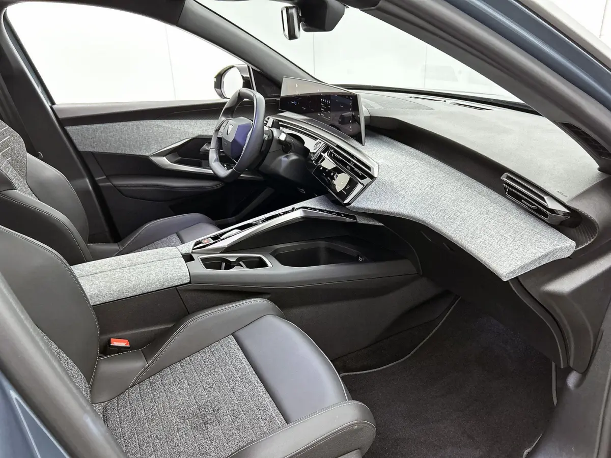 SUV Allure Avantage 73 kWh 210pk | Accu 99 % | 526km WLTP Actieradius | Navigatie | 360° Camera | Stuurverwarming | Adaptieve Cruise Control | Climate Control | Parkeersensoren v+a | Dodeho