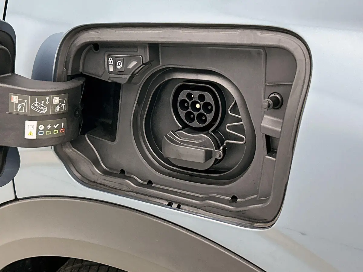 SUV Allure Avantage 73 kWh 210pk | Accu 99 % | 526km WLTP Actieradius | Navigatie | 360° Camera | Stuurverwarming | Adaptieve Cruise Control | Climate Control | Parkeersensoren v+a | Dodeho