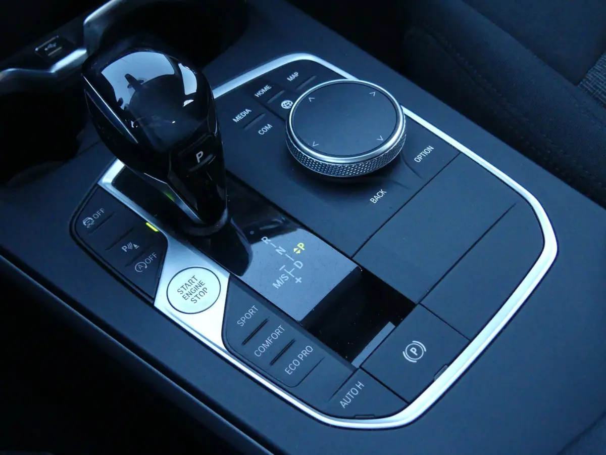 118i 140PK Automaat Executive Edition