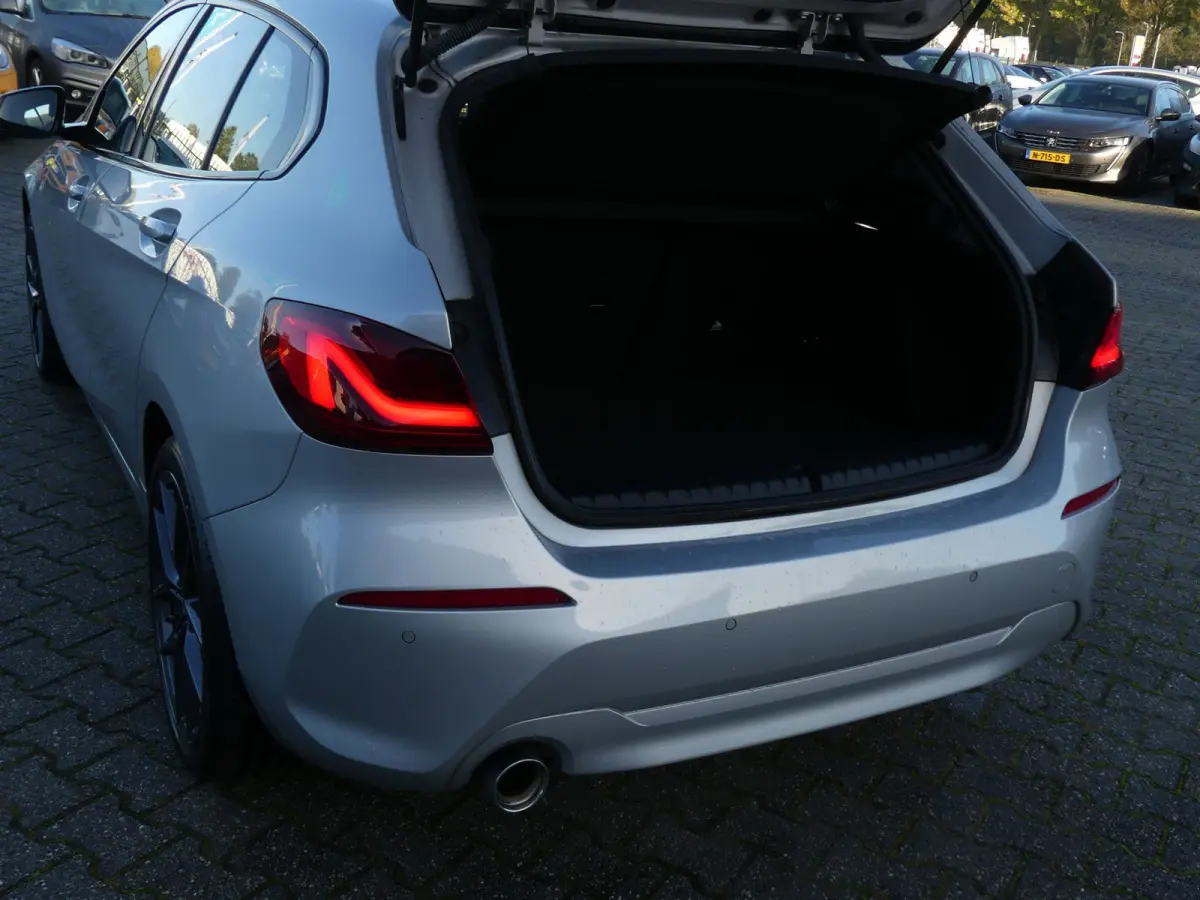 118i 140PK Automaat Executive Edition