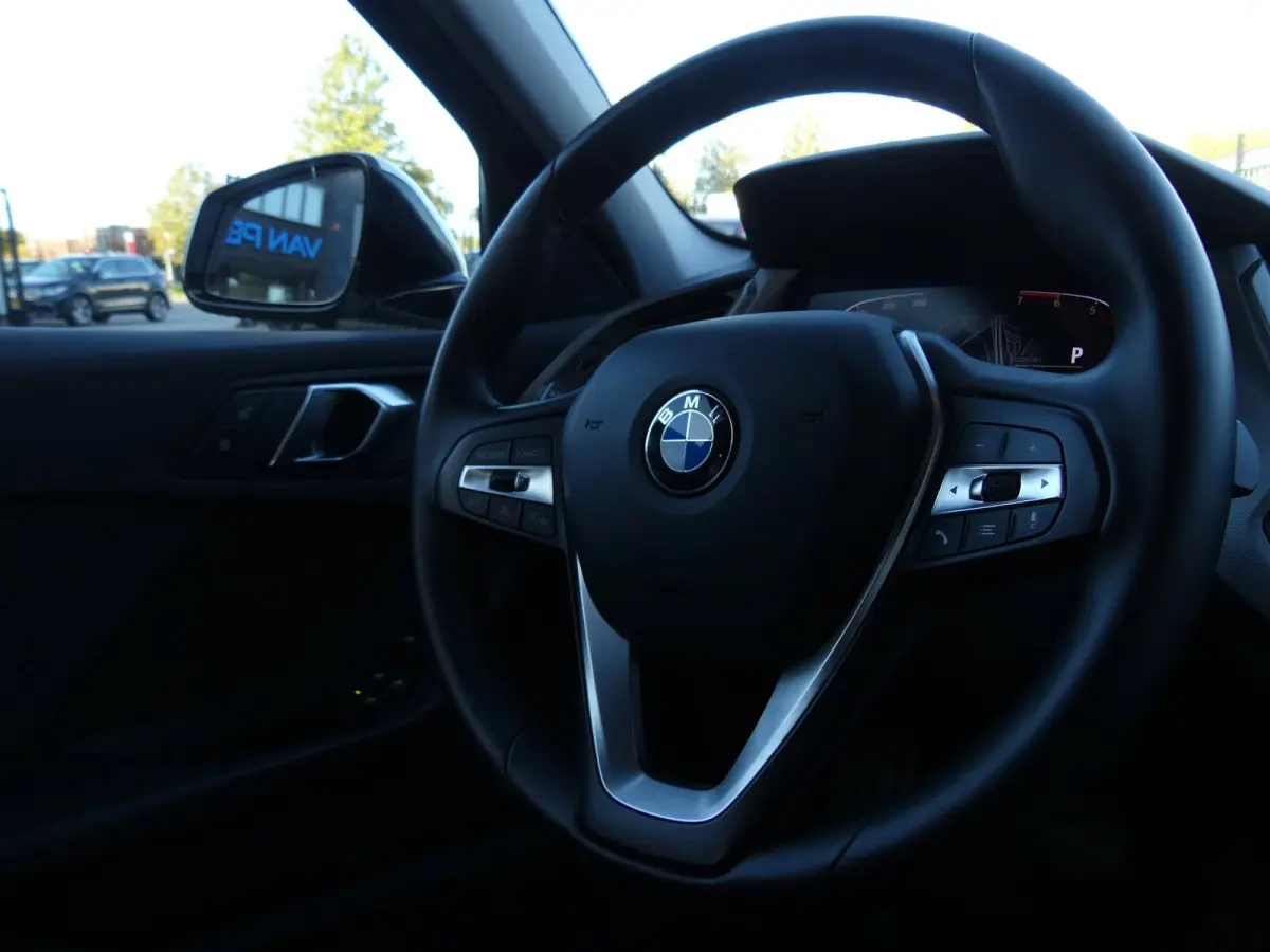 118i 140PK Automaat Executive Edition
