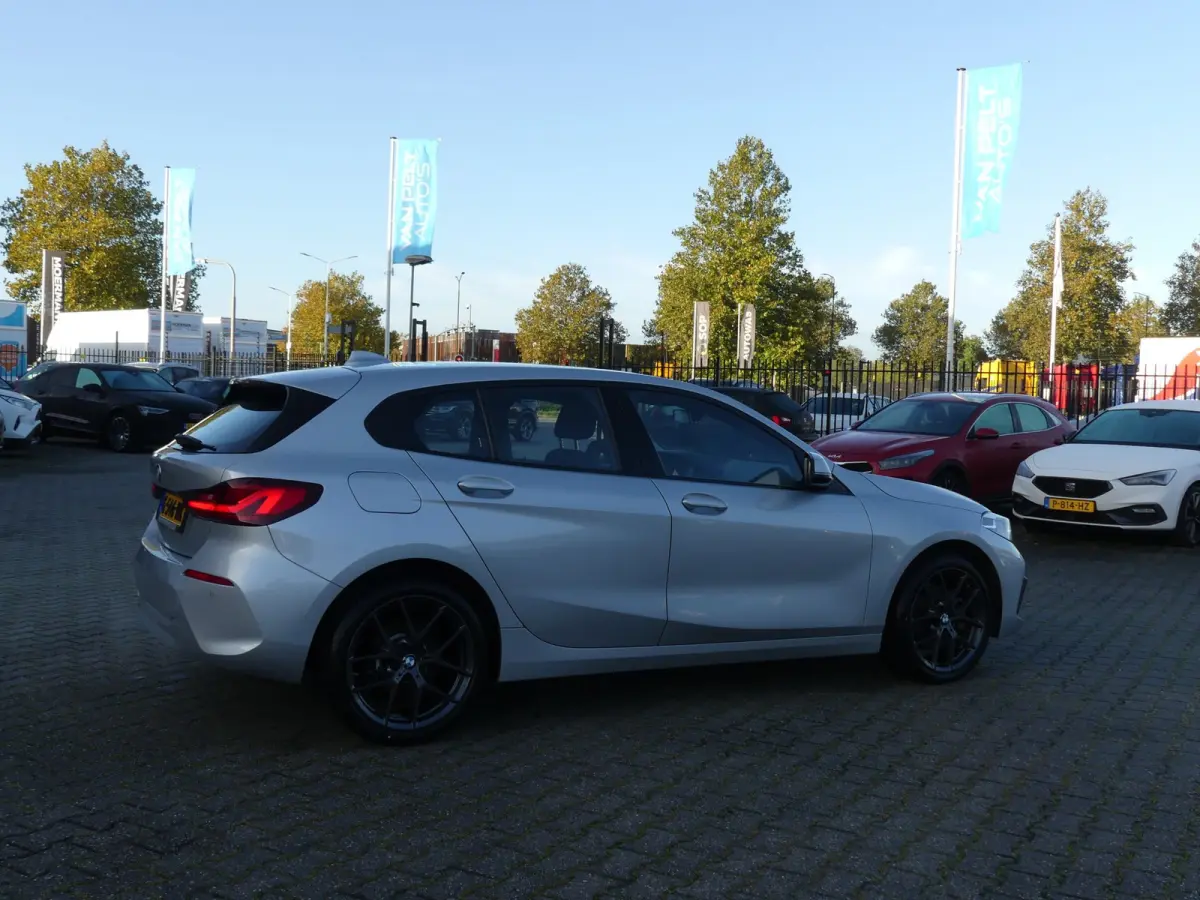 118i 140PK Automaat Executive Edition