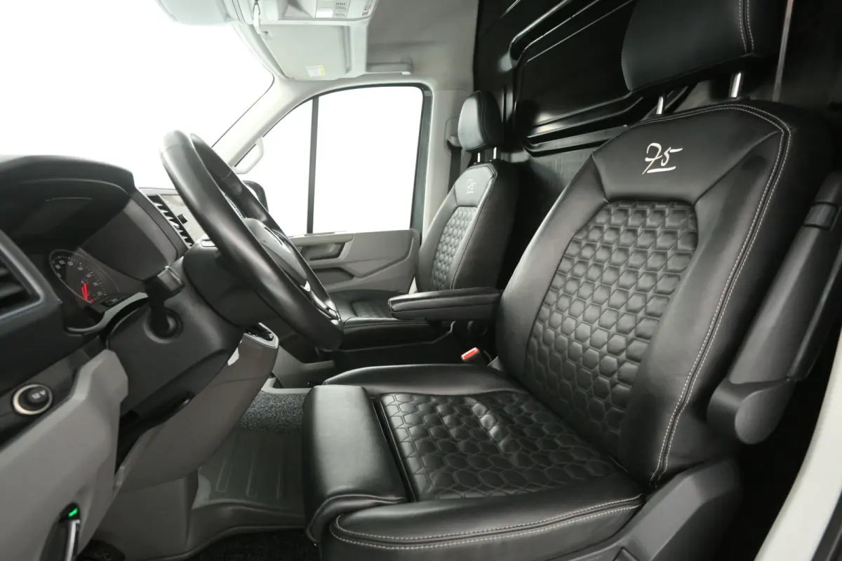 2.0 TDI L3H3 140PK 75 Edition | Automaat | Airco | Camera | Cruise | Carplay | 3000KG Trekgew. | Parkeersens.