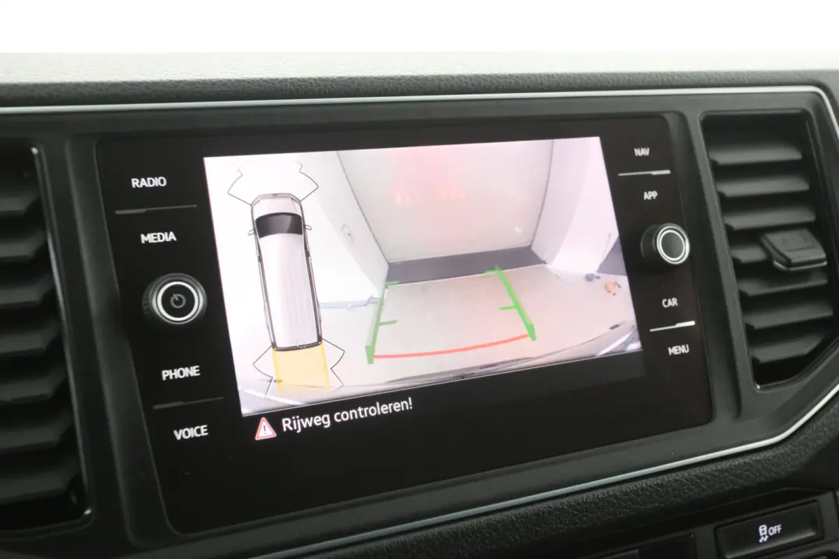 2.0 TDI L3H3 140PK 75 Edition | Automaat | Airco | Camera | Cruise | Carplay | 3000KG Trekgew. | Parkeersens.