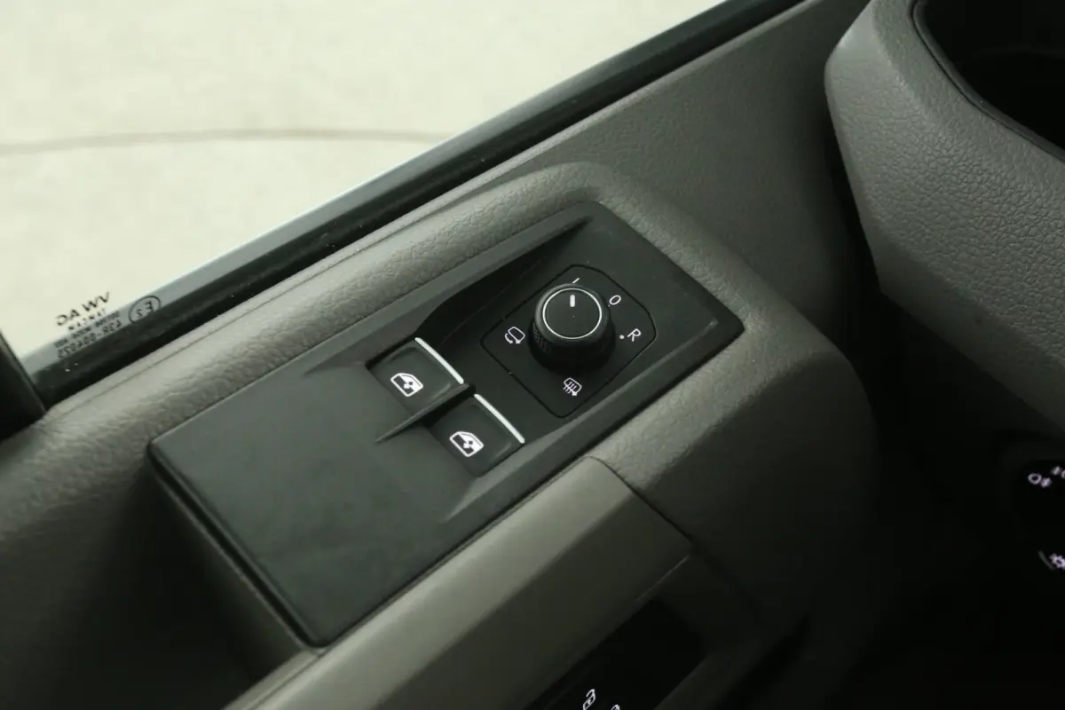 2.0 TDI L3H3 140PK 75 Edition | Automaat | Airco | Camera | Cruise | Carplay | 3000KG Trekgew. | Parkeersens.