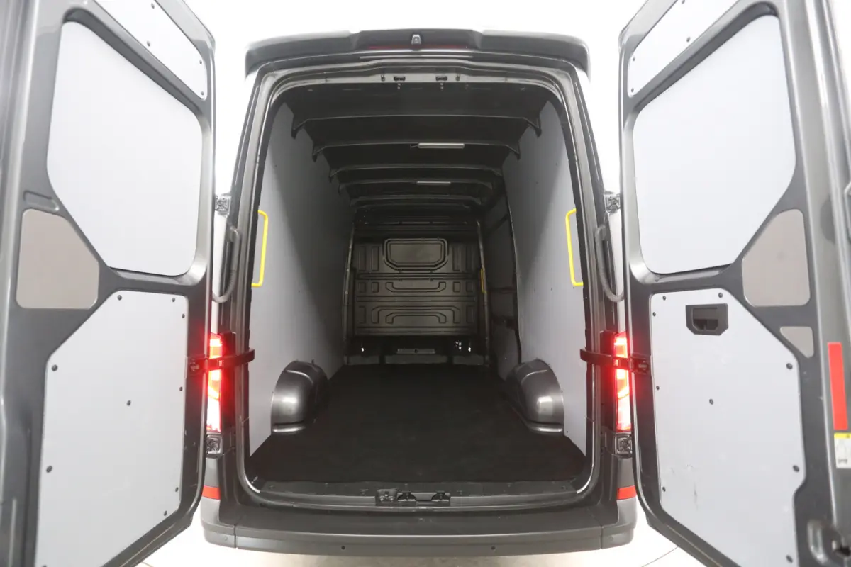 2.0 TDI L3H3 140PK 75 Edition | Automaat | Airco | Camera | Cruise | Carplay | 3000KG Trekgew. | Parkeersens.