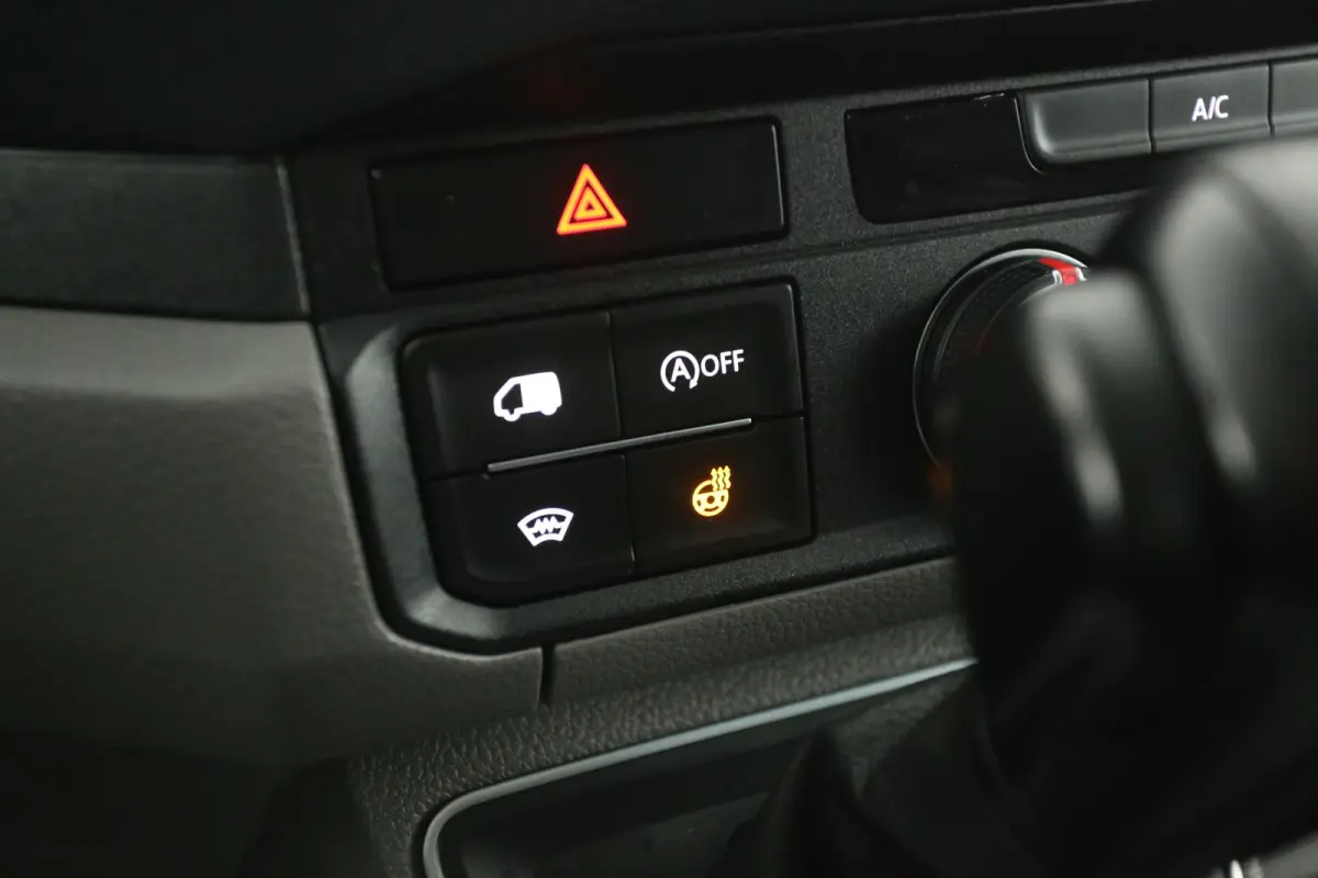 2.0 TDI L3H3 140PK 75 Edition | Automaat | Airco | Camera | Cruise | Carplay | 3000KG Trekgew. | Parkeersens.