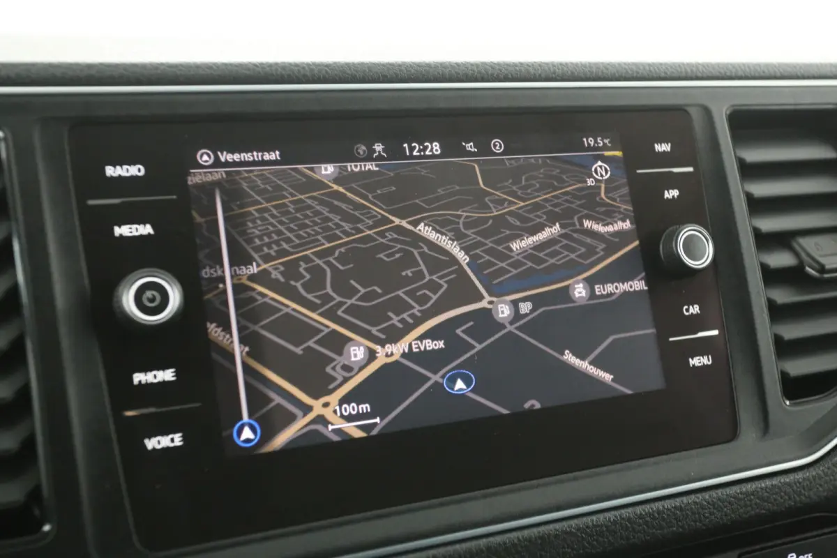 2.0 TDI L3H3 140PK 75 Edition | Automaat | Airco | Camera | Cruise | Carplay | 3000KG Trekgew. | Parkeersens.