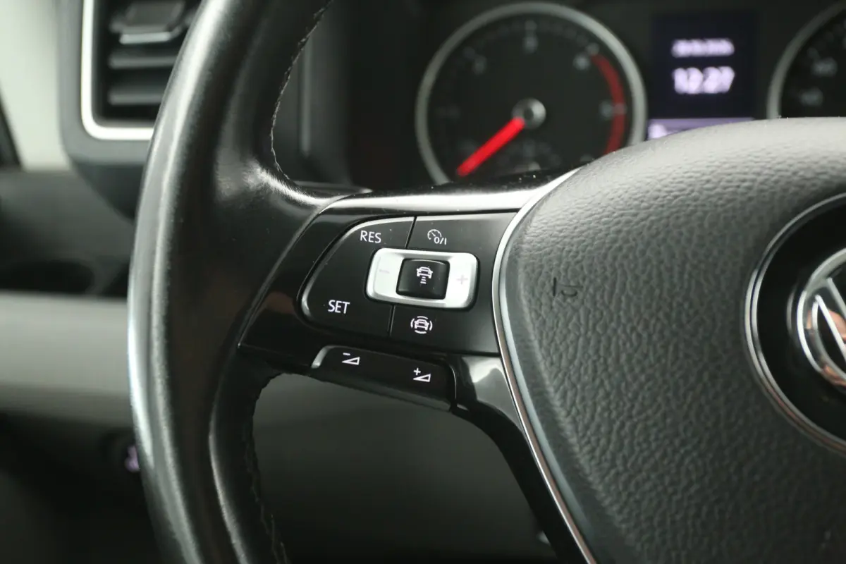 2.0 TDI L3H3 140PK 75 Edition | Automaat | Airco | Camera | Cruise | Carplay | 3000KG Trekgew. | Parkeersens.