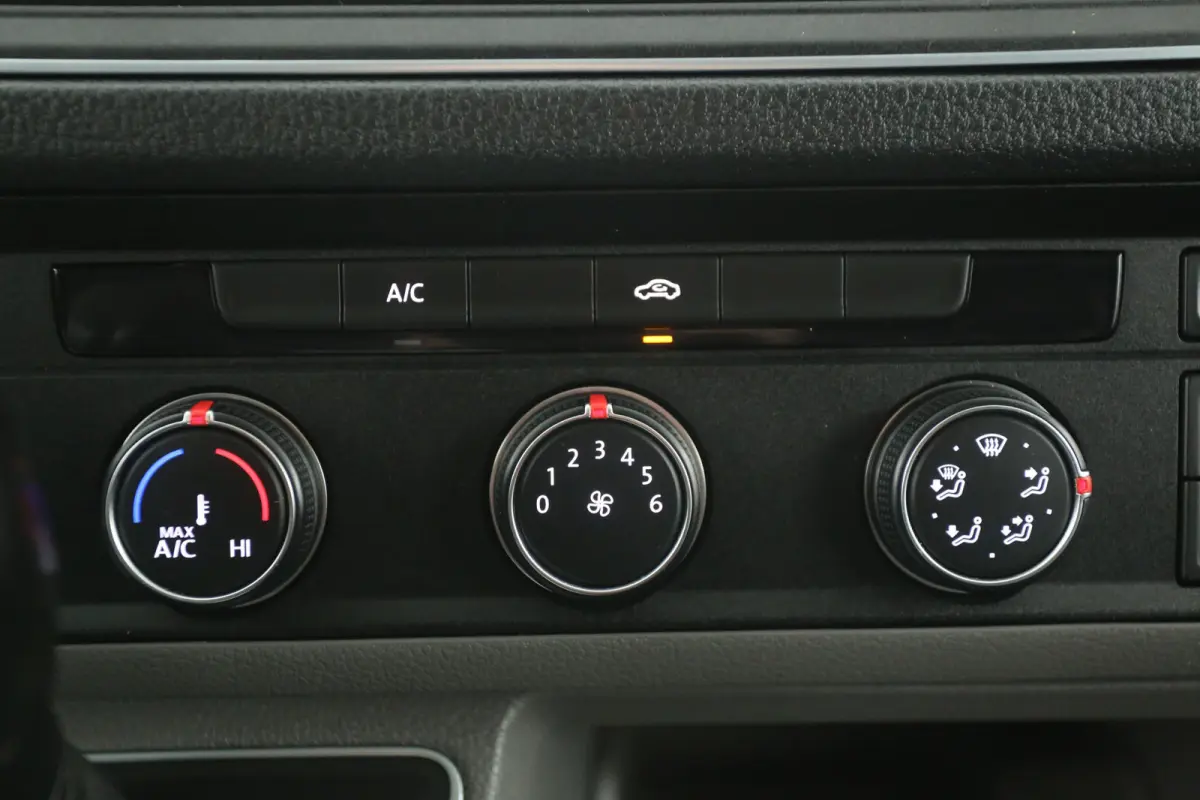 2.0 TDI L3H3 140PK 75 Edition | Automaat | Airco | Camera | Cruise | Carplay | 3000KG Trekgew. | Parkeersens.