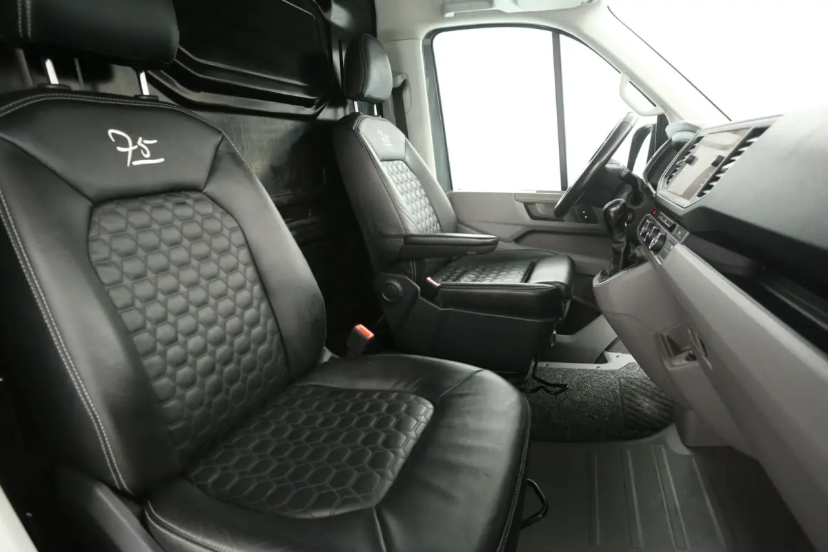 2.0 TDI L3H3 140PK 75 Edition | Automaat | Airco | Camera | Cruise | Carplay | 3000KG Trekgew. | Parkeersens.