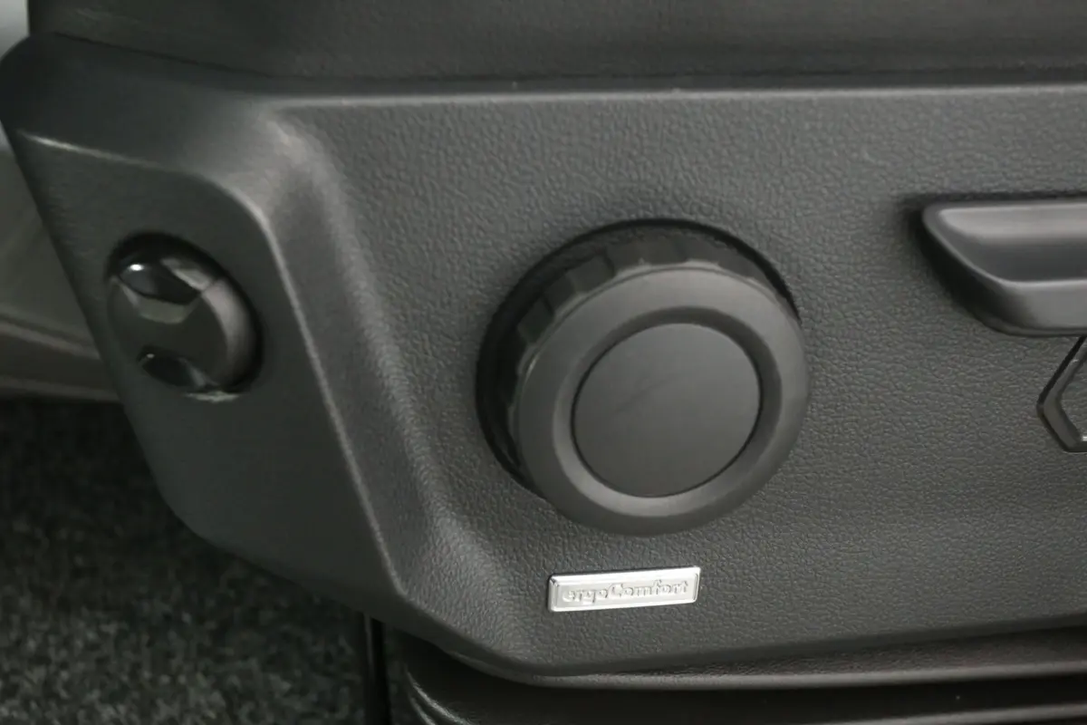 2.0 TDI L3H3 140PK 75 Edition | Automaat | Airco | Camera | Cruise | Carplay | 3000KG Trekgew. | Parkeersens.