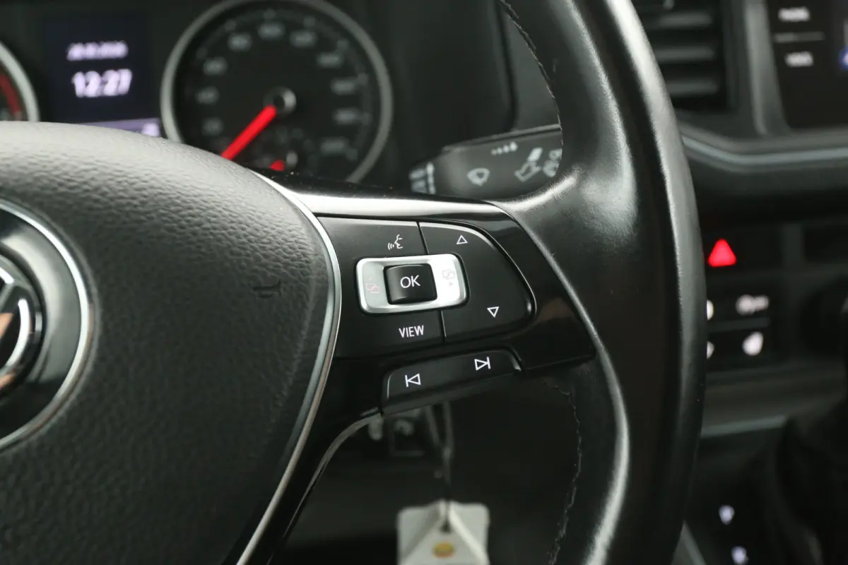 2.0 TDI L3H3 140PK 75 Edition | Automaat | Airco | Camera | Cruise | Carplay | 3000KG Trekgew. | Parkeersens.