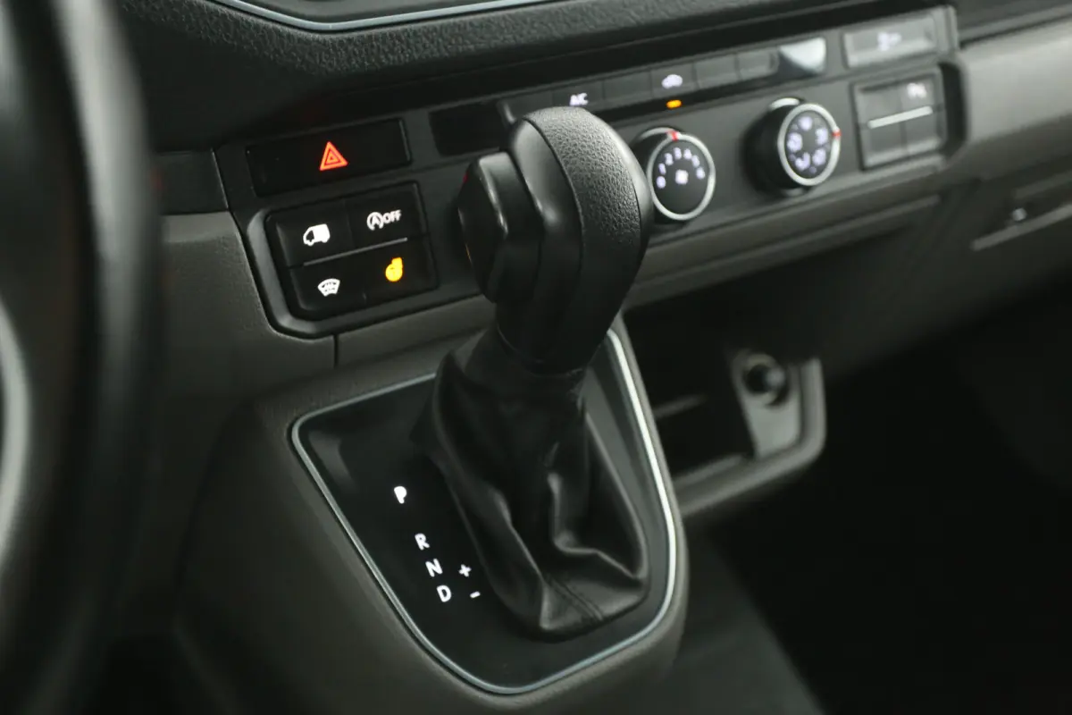 2.0 TDI L3H3 140PK 75 Edition | Automaat | Airco | Camera | Cruise | Carplay | 3000KG Trekgew. | Parkeersens.