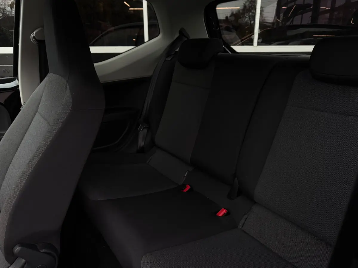 Up! 1.0 move up! BlueMotion, Airco, CarPlay, Stoelverwarming, Radio, APK