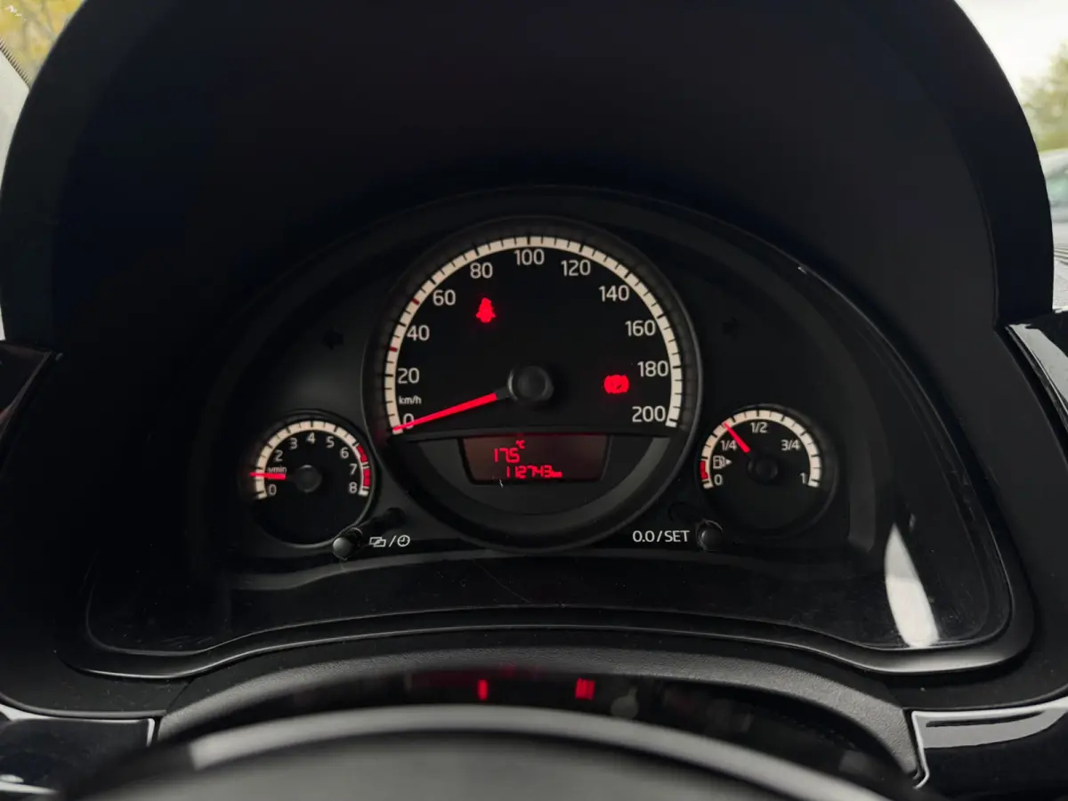 Up! 1.0 move up! BlueMotion, Airco, CarPlay, Stoelverwarming, Radio, APK