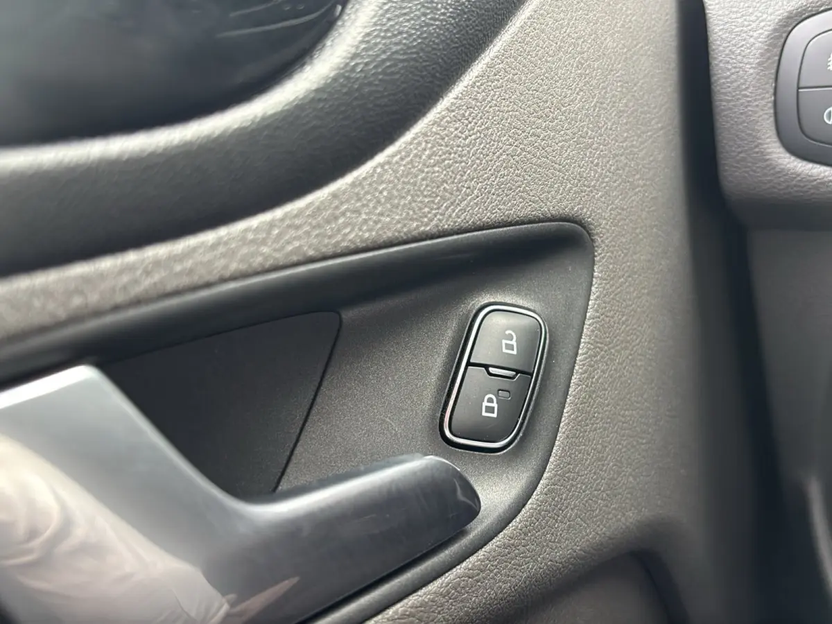 320 2.0 TDCI L1H1 Limited | Trekhaak | Sortimo inrichting | Camera | Stoelverwarming