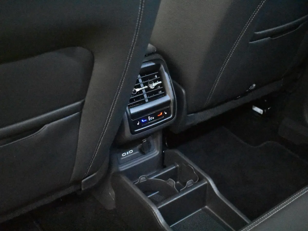 1.5 TSI PHEV Sportline Business 204PK DSG/AUT | Head-up display | Elektr glazen pano-dak | Trekhaak uitklapbaar | Stoel/stuurverw | Cruise contr adapt | Side assist | DAB | NAVI | LED | 19"L