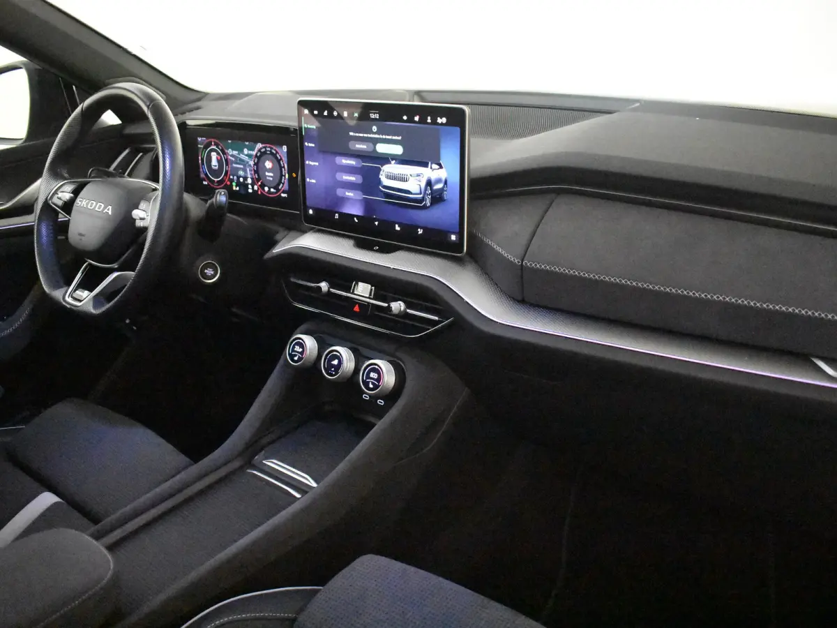 1.5 TSI PHEV Sportline Business 204PK DSG/AUT | Head-up display | Elektr glazen pano-dak | Trekhaak uitklapbaar | Stoel/stuurverw | Cruise contr adapt | Side assist | DAB | NAVI | LED | 19"L