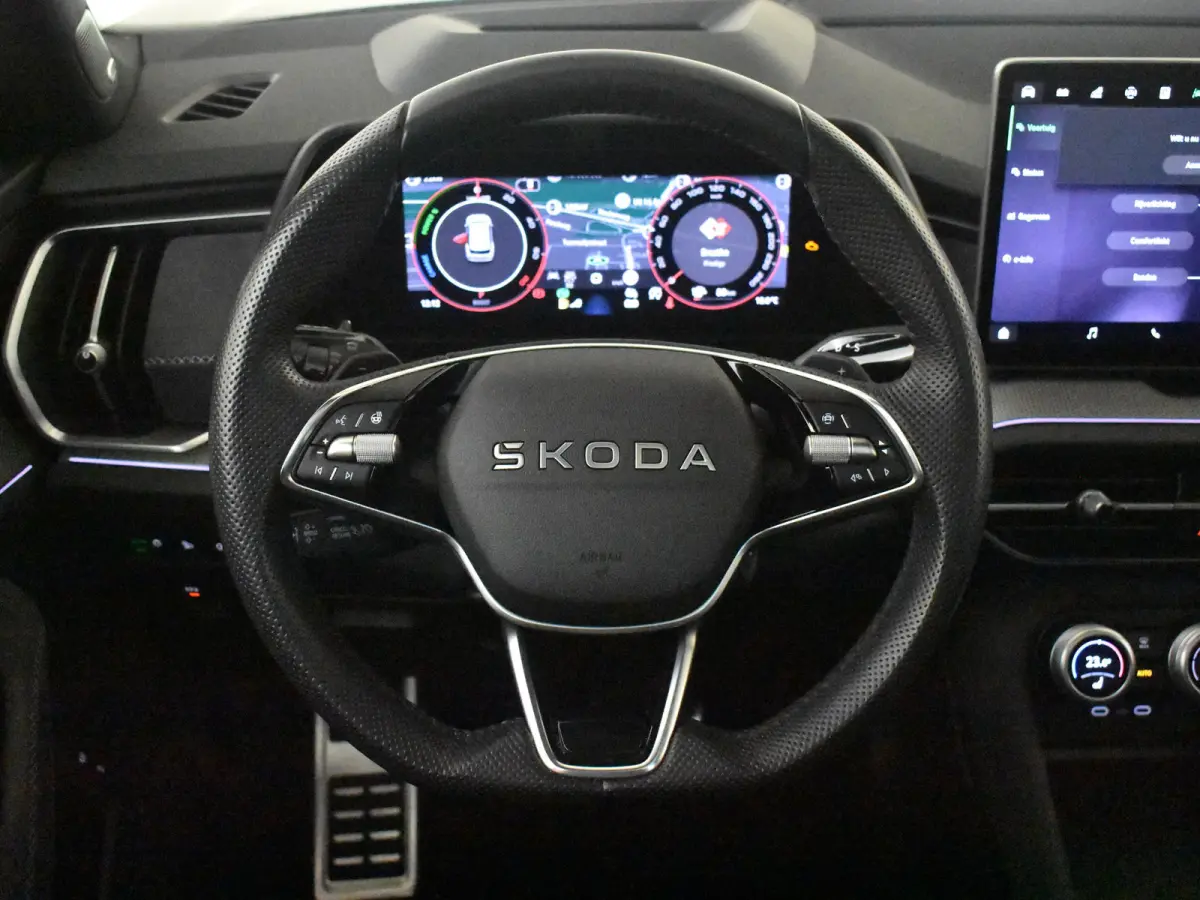 1.5 TSI PHEV Sportline Business 204PK DSG/AUT | Head-up display | Elektr glazen pano-dak | Trekhaak uitklapbaar | Stoel/stuurverw | Cruise contr adapt | Side assist | DAB | NAVI | LED | 19"L