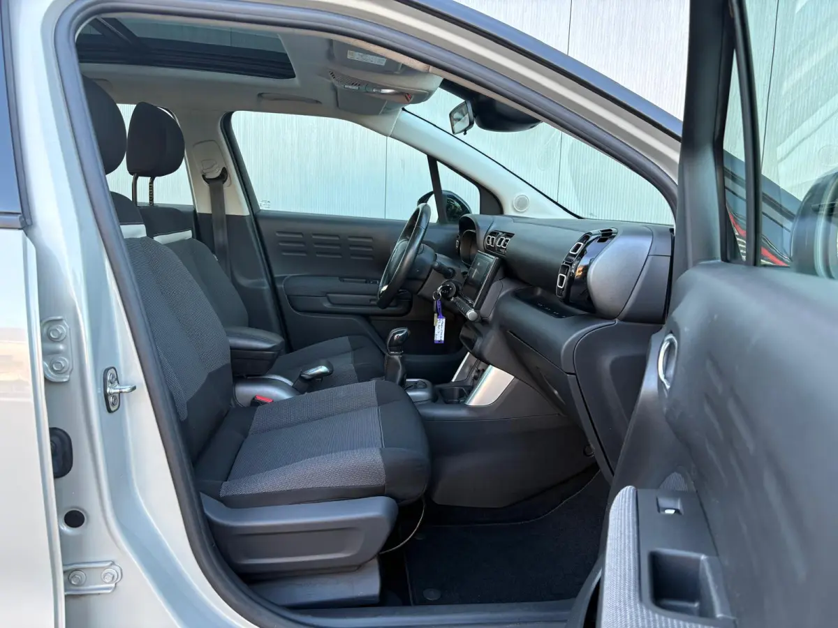 1.2 PureT. 110PK Feel Pano-dak/Trekhaak/Parkeerhulp/Bluetooth