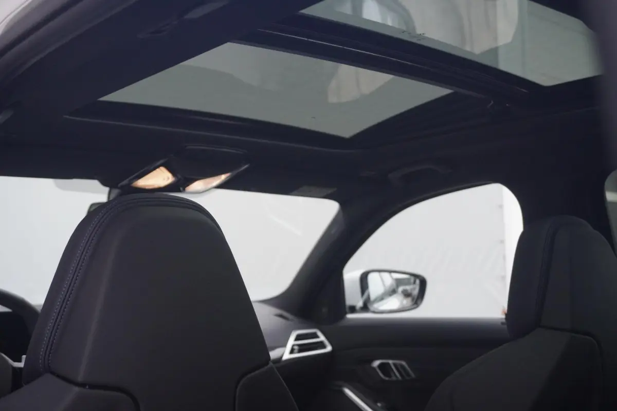 330e | M Sportpakket Pro | Panoramadak | Harman Kardon | M Sportstoelen | Stuur-/stoelverwarming
